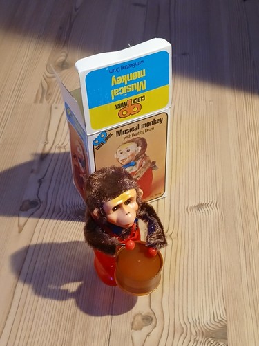 Musical monkey mit - mit, und